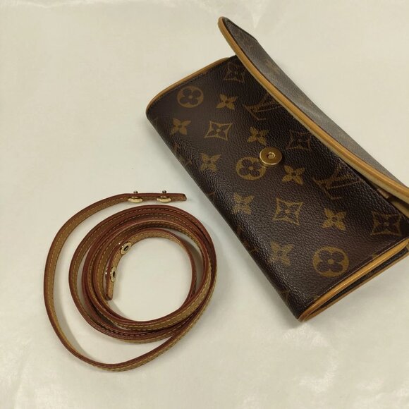 Louis Vuitton LV Shoulder Bag Pochette Twin PM Brown Monogram 490-022225 - Picture 9 of 16